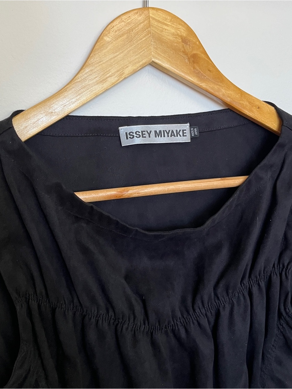 Issey Miyake Faux Suede Ruched Bubble Style Black Midi Dress Size 2 - Picture 3 of 7